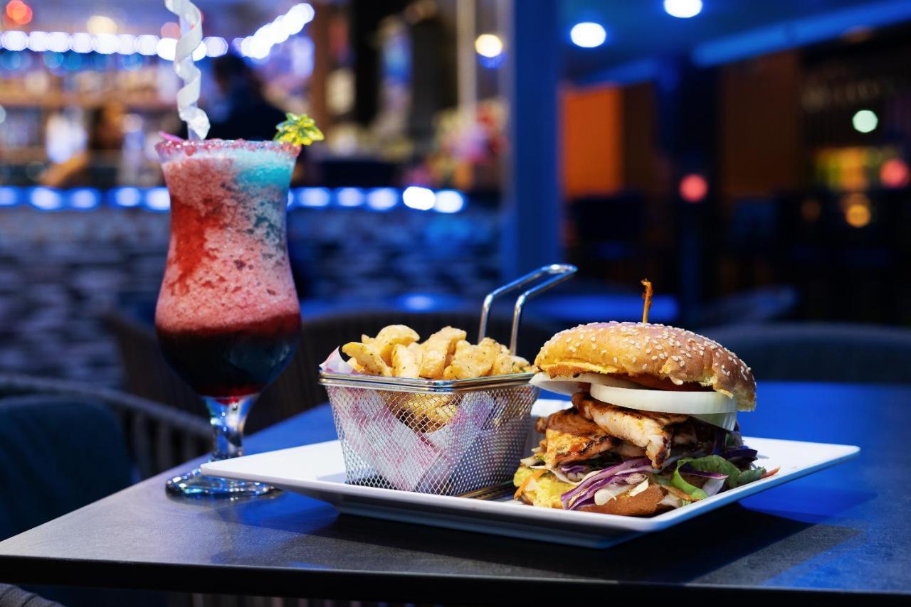 Runway Hotel Piarco Eksteriør bilde