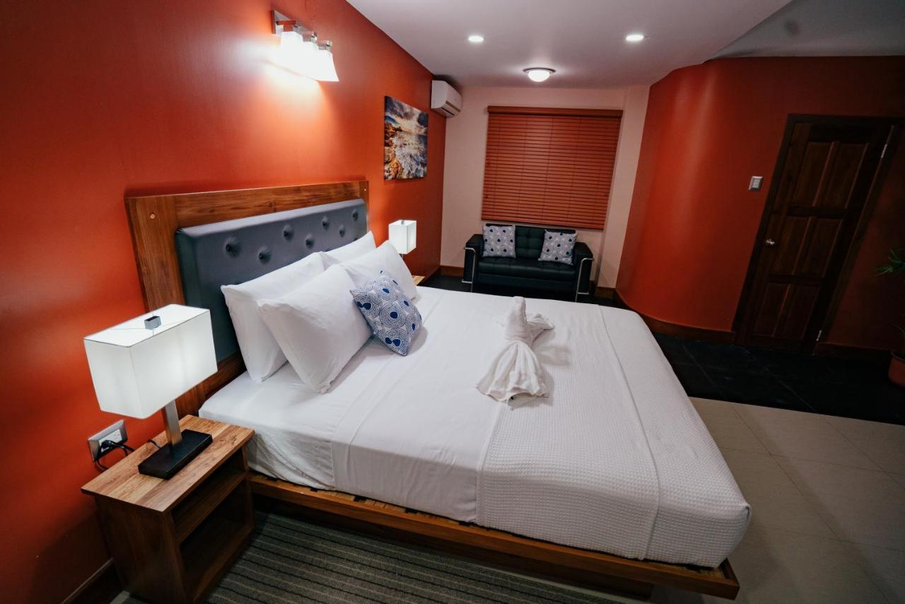 Runway Hotel Piarco Eksteriør bilde