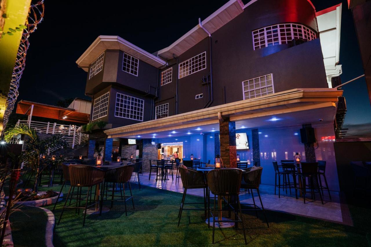 Runway Hotel Piarco Eksteriør bilde