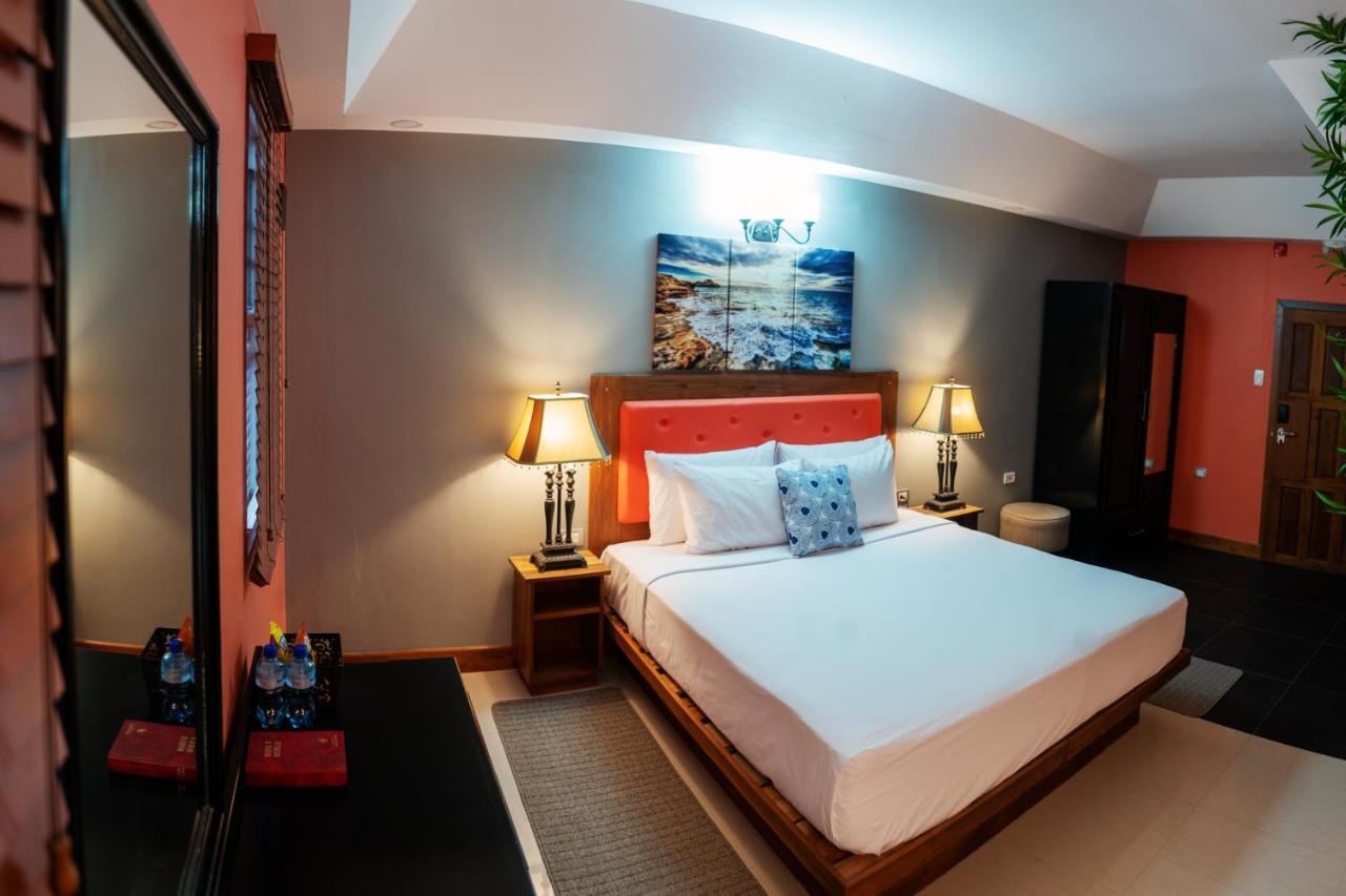 Runway Hotel Piarco Eksteriør bilde