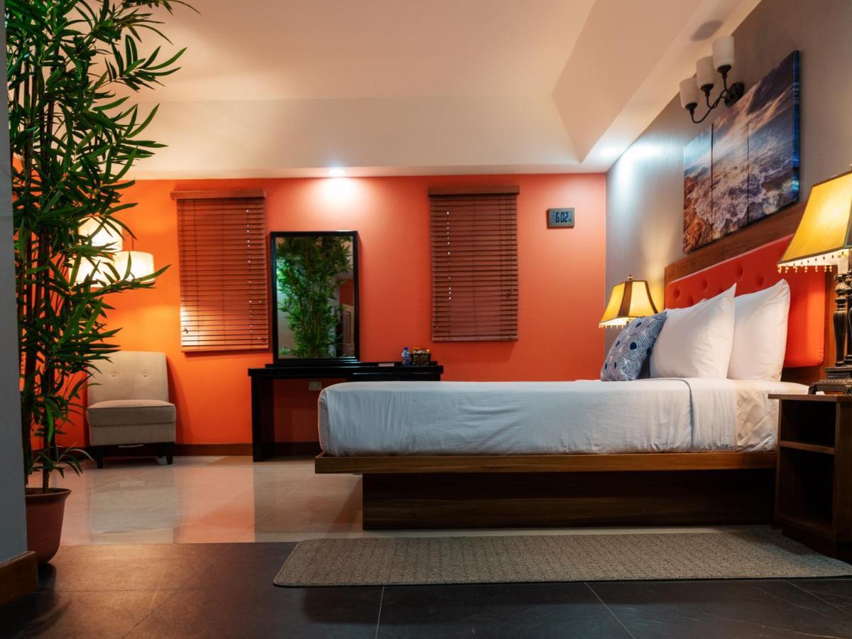 Runway Hotel Piarco Eksteriør bilde