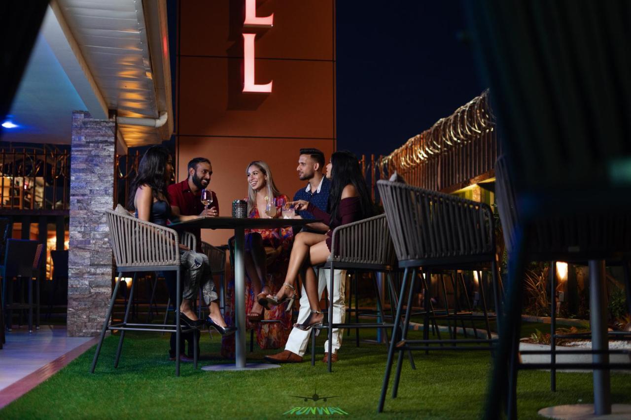 Runway Hotel Piarco Eksteriør bilde
