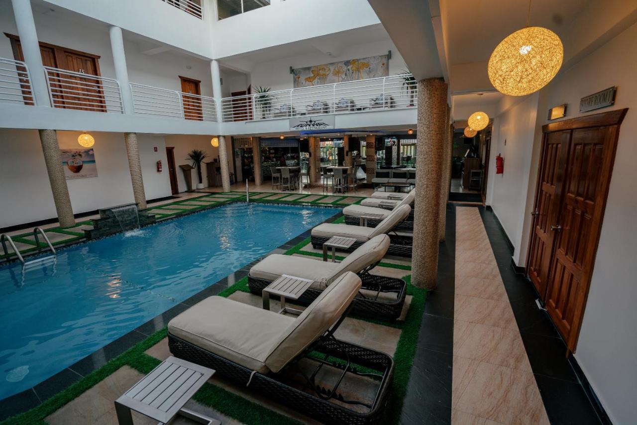 Runway Hotel Piarco Eksteriør bilde