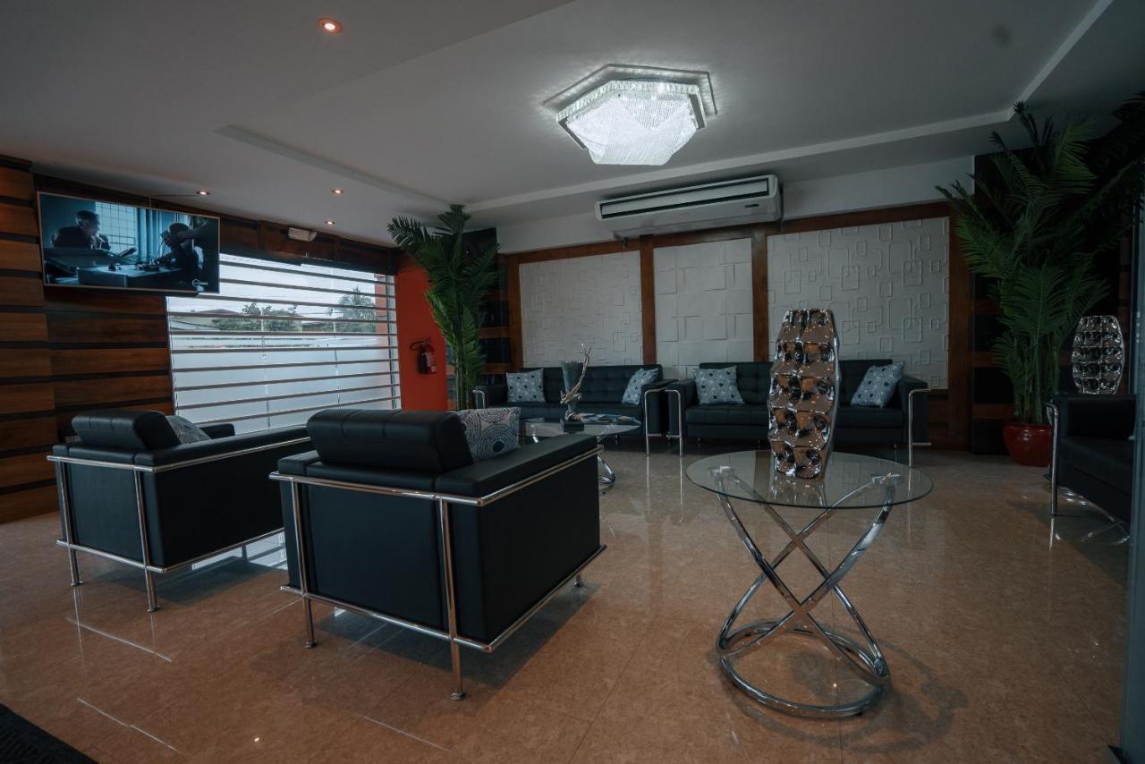Runway Hotel Piarco Eksteriør bilde