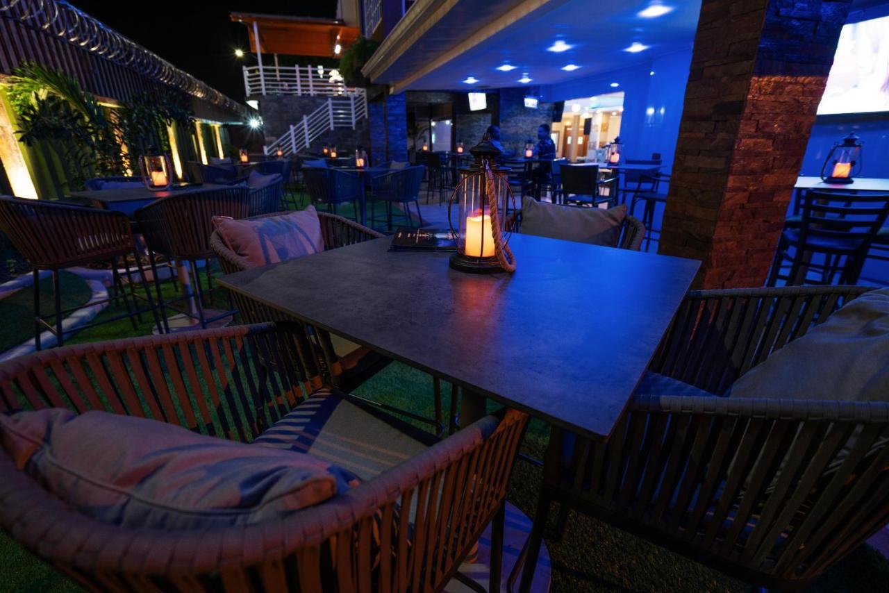 Runway Hotel Piarco Eksteriør bilde