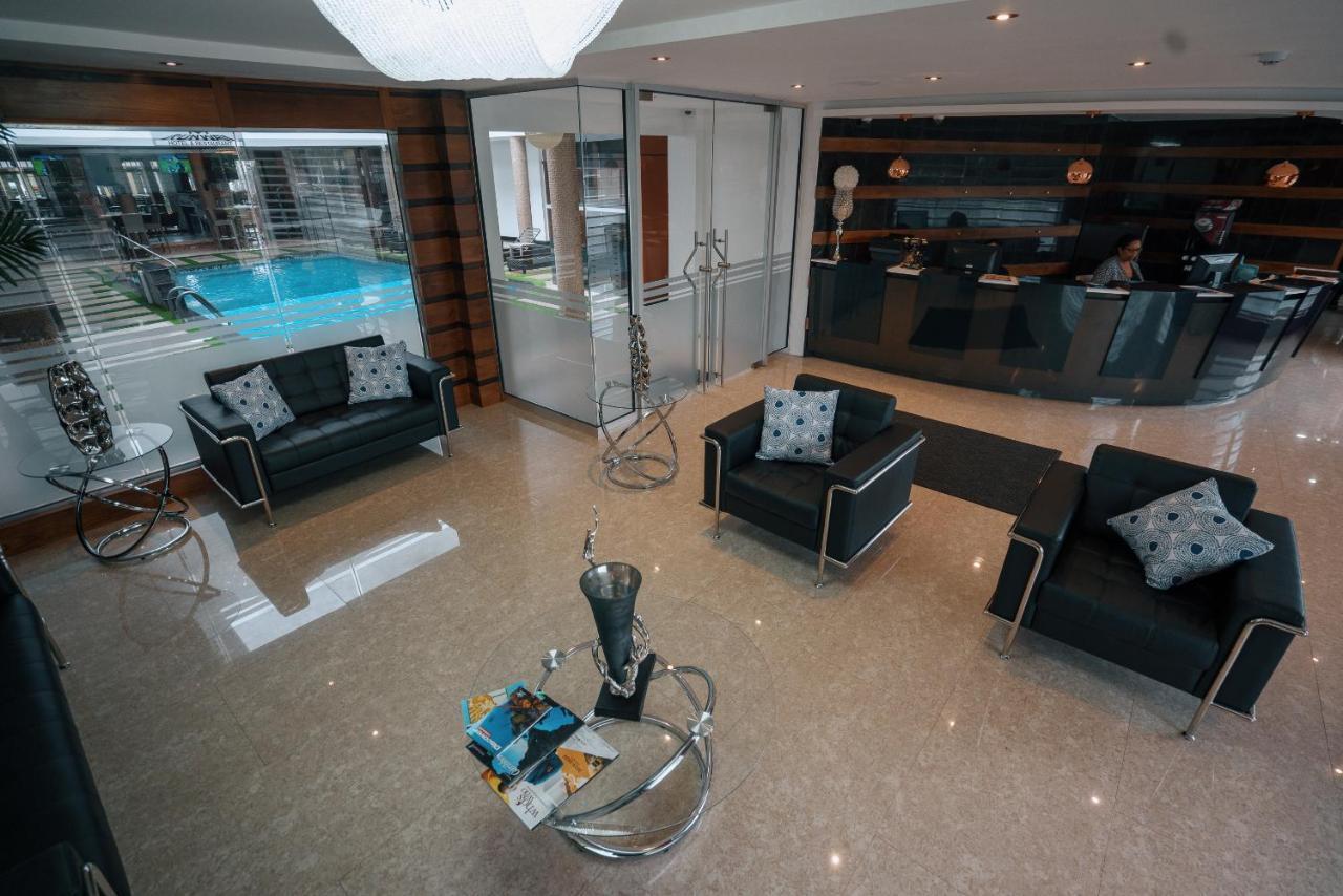 Runway Hotel Piarco Eksteriør bilde