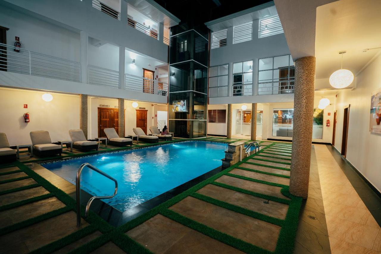 Runway Hotel Piarco Eksteriør bilde