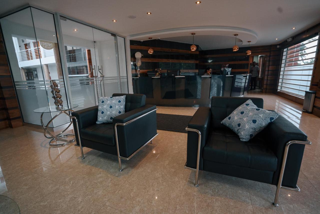 Runway Hotel Piarco Eksteriør bilde