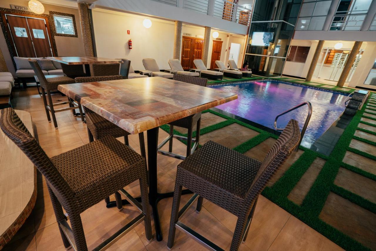 Runway Hotel Piarco Eksteriør bilde