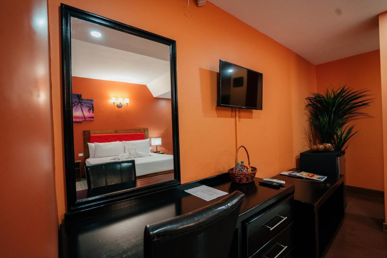 Runway Hotel Piarco Eksteriør bilde