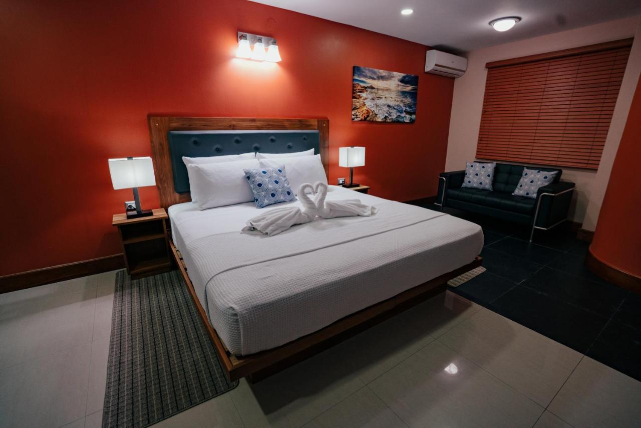 Runway Hotel Piarco Eksteriør bilde