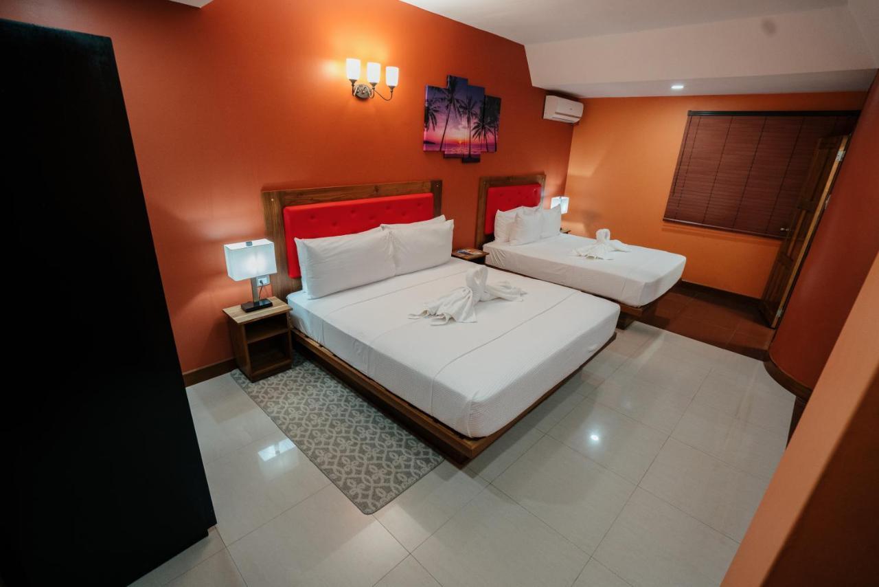 Runway Hotel Piarco Eksteriør bilde
