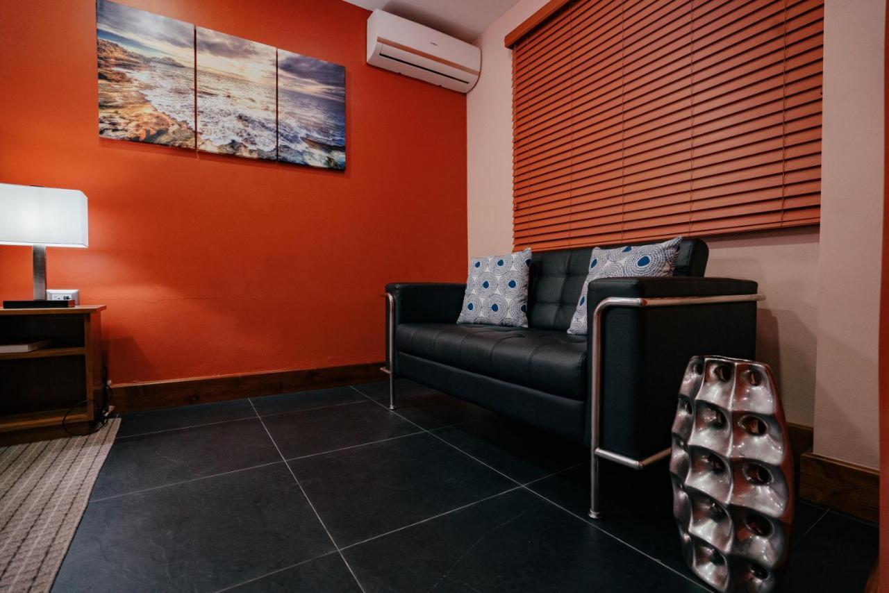 Runway Hotel Piarco Eksteriør bilde