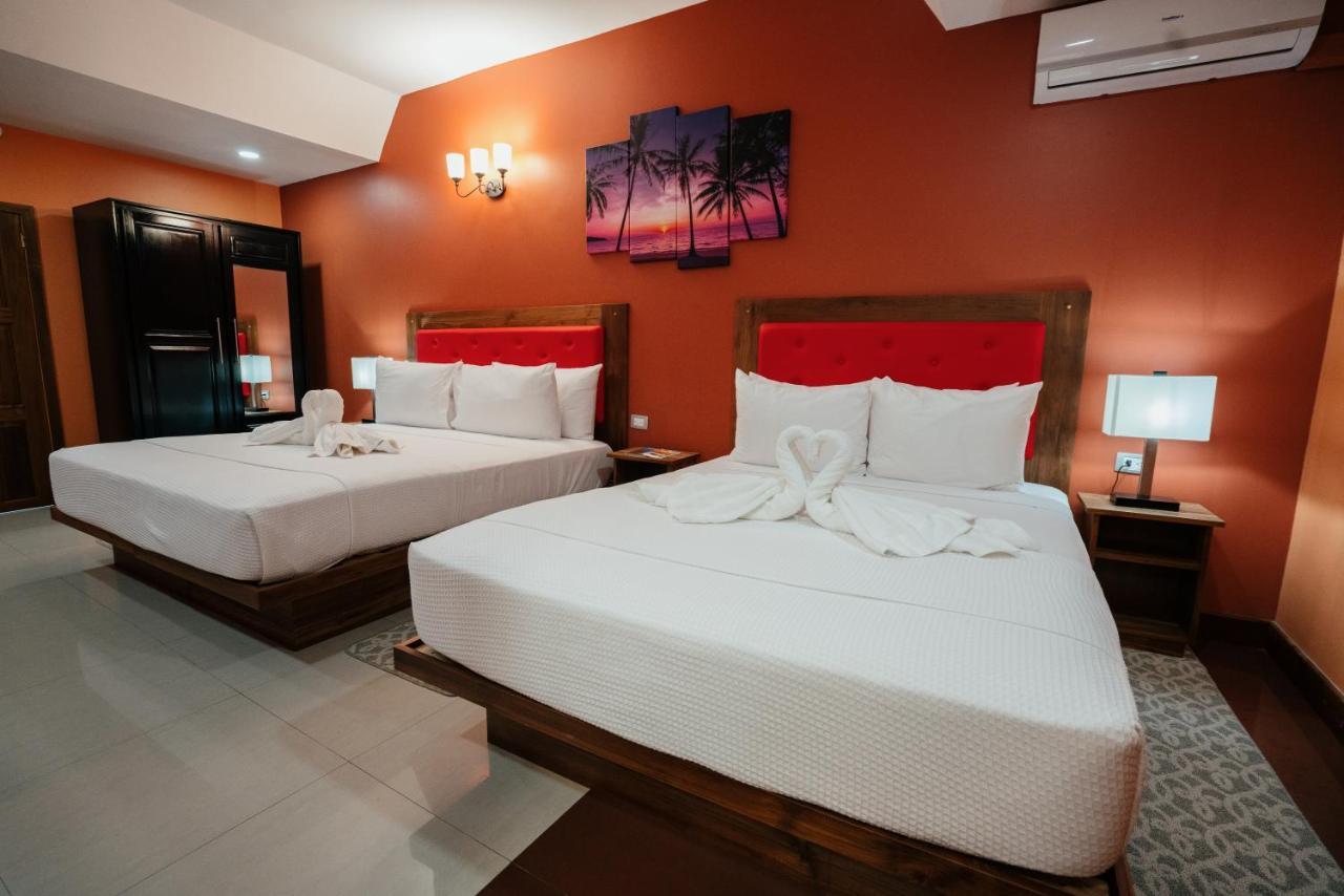 Runway Hotel Piarco Eksteriør bilde