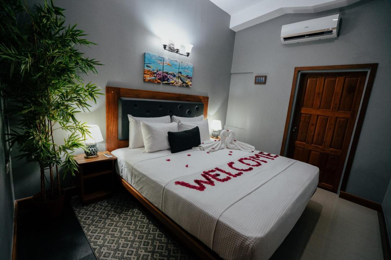 Runway Hotel Piarco Eksteriør bilde